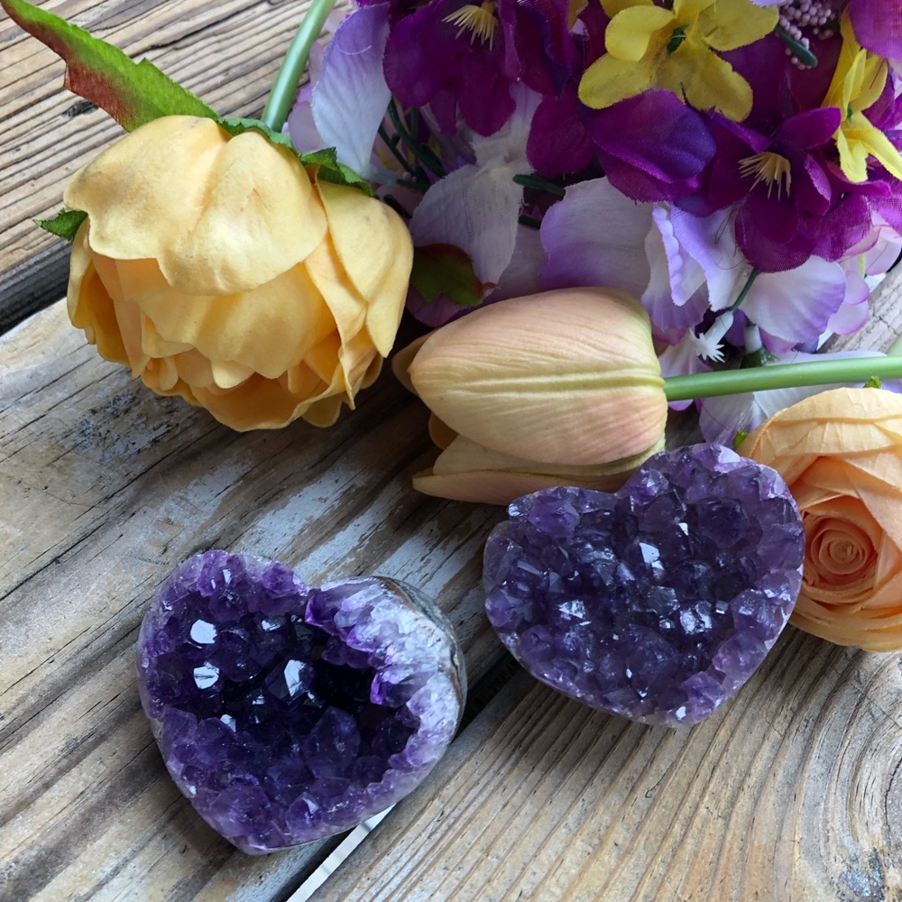 ONE High Quality Amethyst Crystal Heart Cluster